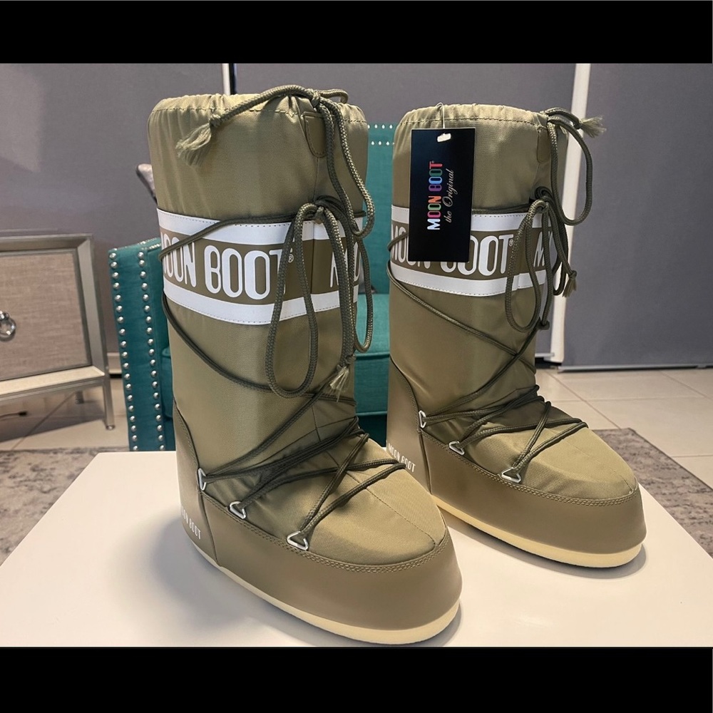 Moon boot